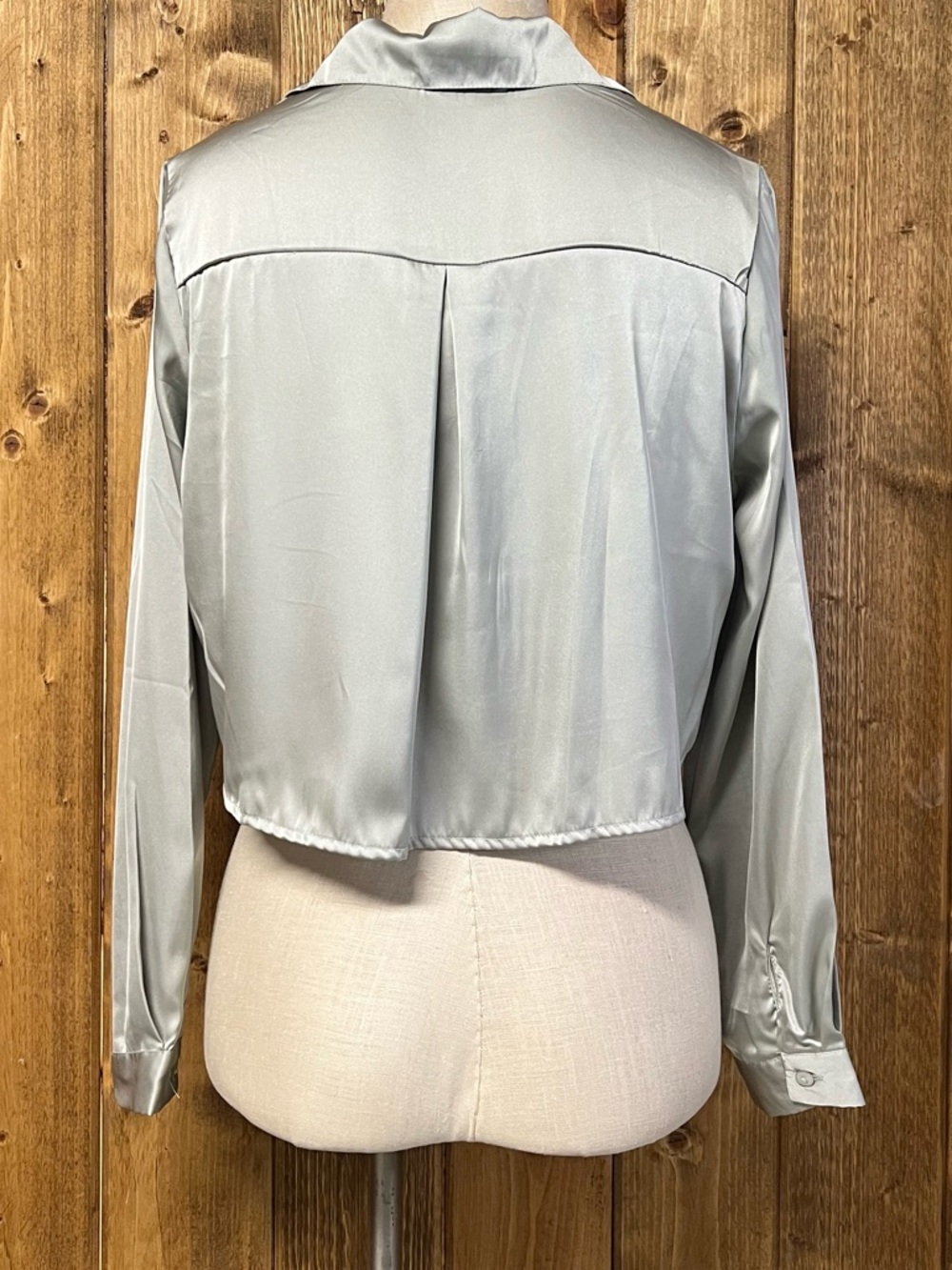 Jon & Anna Medium Silver Silky Cropped Long Sleeve Button Up Blouse - Picture 4 of 7